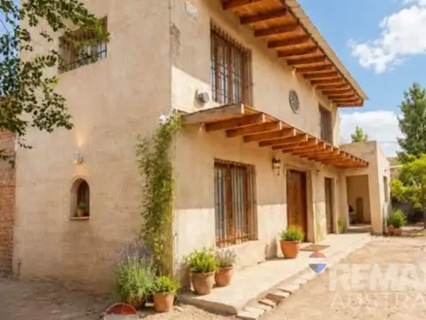 CASA 3 DORMITORIOS- CORDON FORESTAL