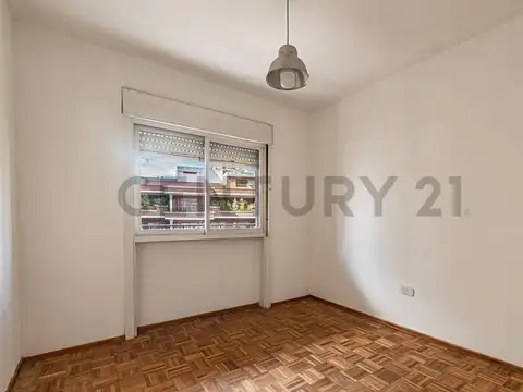Venta de Departamento 4 ambientes con balcón en Caballito