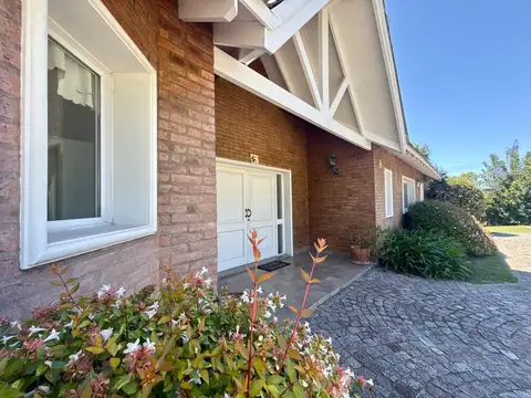 Casa en Venta con 6 cocheras