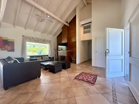 Muy buena casa en venta en LA RETAMA - Manzanares - Pilar