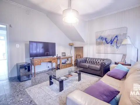 Casa PH en venta en Block de 9 ambientes en Vicente Lopez con Cochera y Jardin