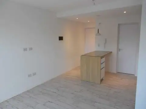 Av. Pellegrini 4041 , Piso 2