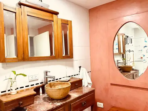 Casa 6 ambientes con 2 baños