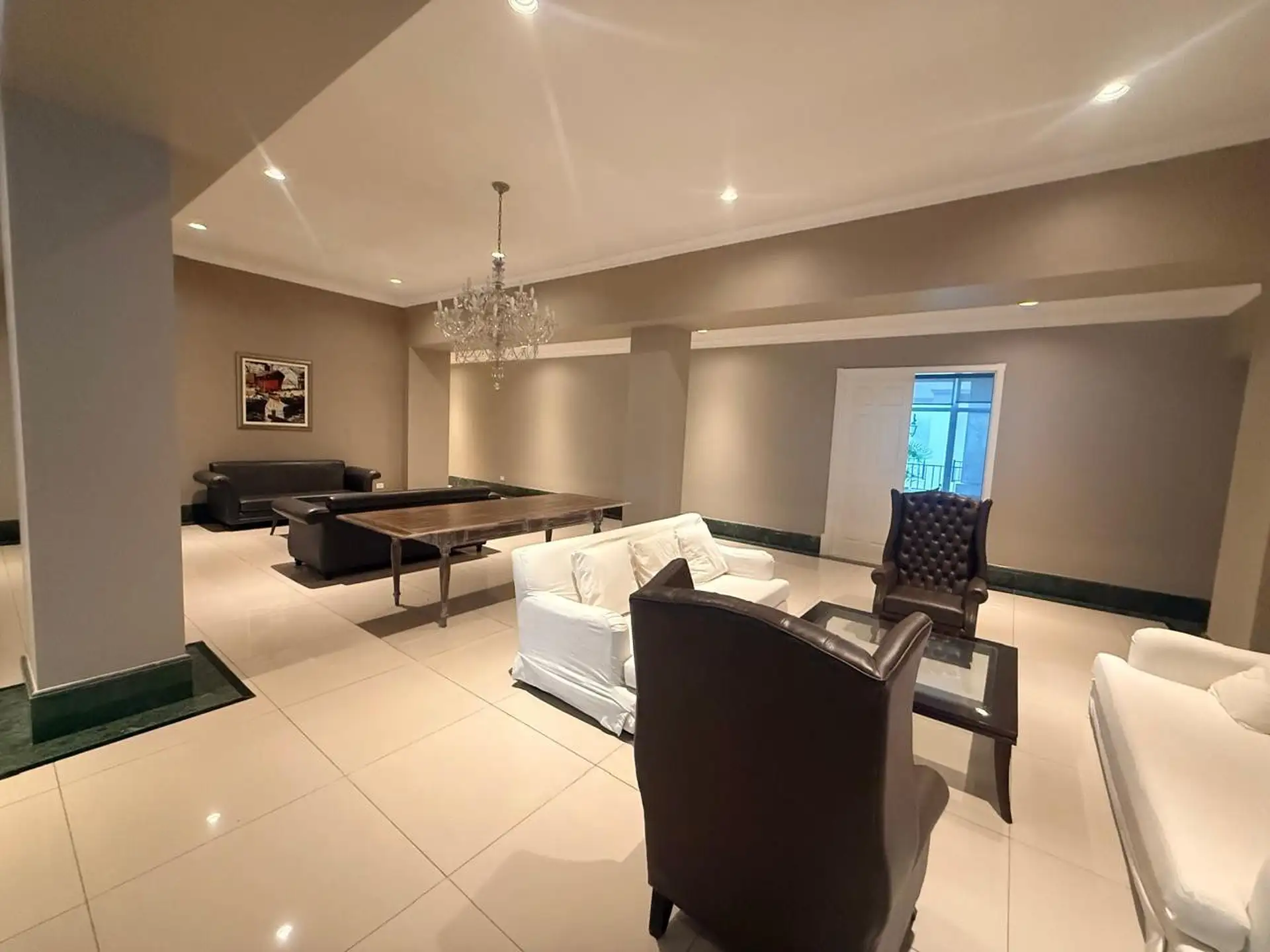 Depto 3 amb, 100m² con cochera y piscina cubierta — sin barrio
