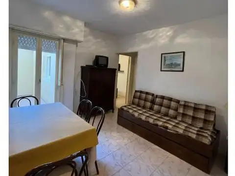 Alquiler temporario departamento 2 ambientes Miramar. Edificio Rex