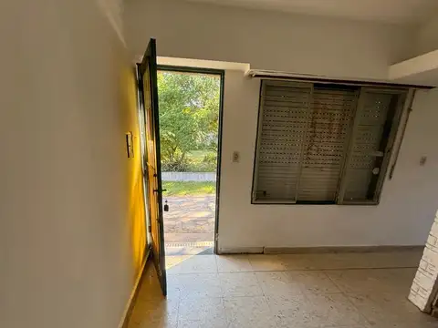 Casa en Alquiler en Villa Gobernador Galvez, $ 700.000