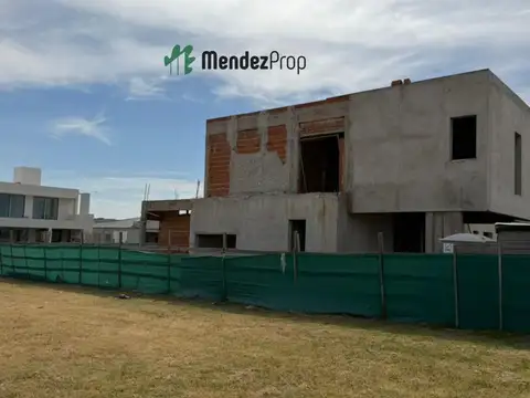 CASA A ESTRENAR EN BARRIO EL REBENQUE