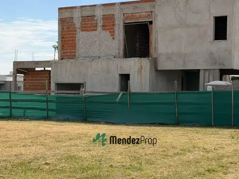 CASA A ESTRENAR EN BARRIO EL REBENQUE
