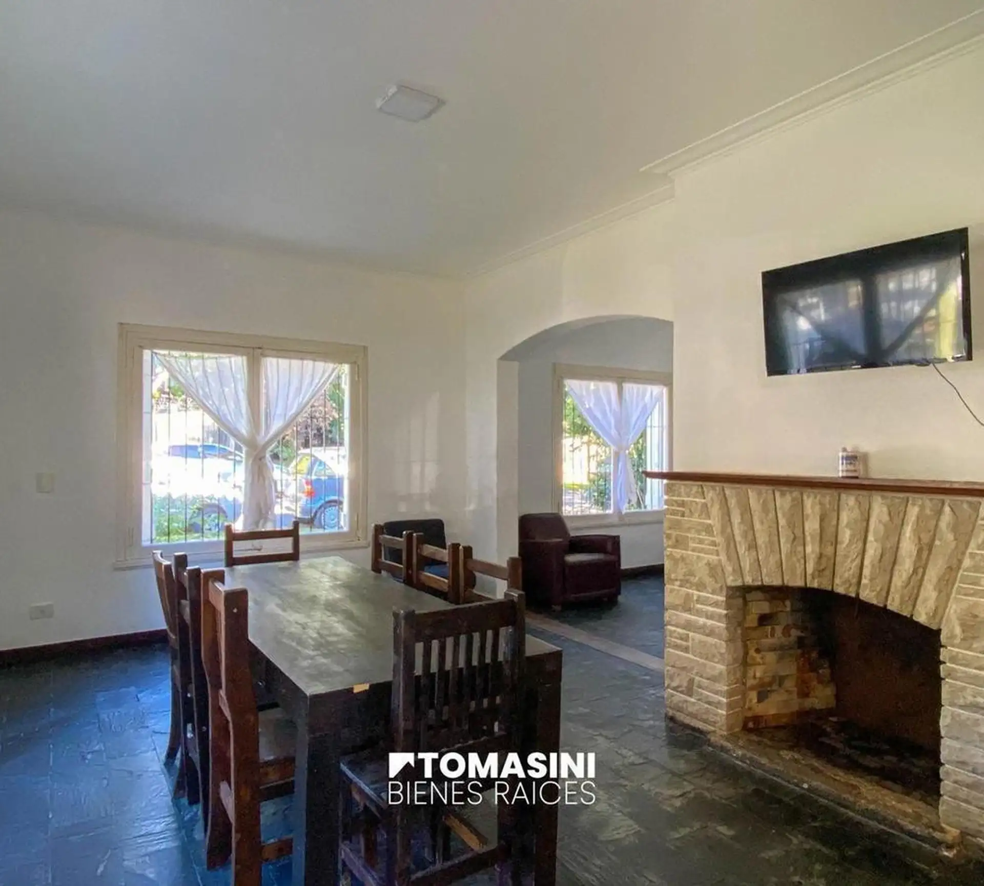 Chalet de 4 ambientes con dependencia y garage