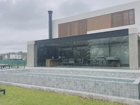 Venta Casa 5 ambientes parque pileta en Grand Bell II La Plata