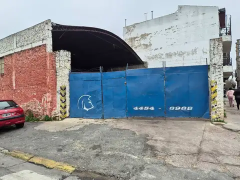 Venta Galpón de 285 mts en esquina Lomas del mirad