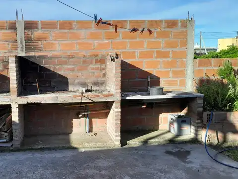 Casa 2 ambientes con 1 baño