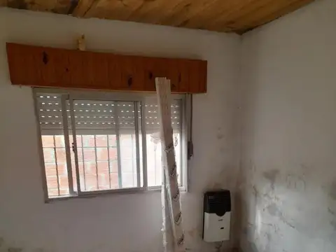 Casa 4 ambientes con 1 baño