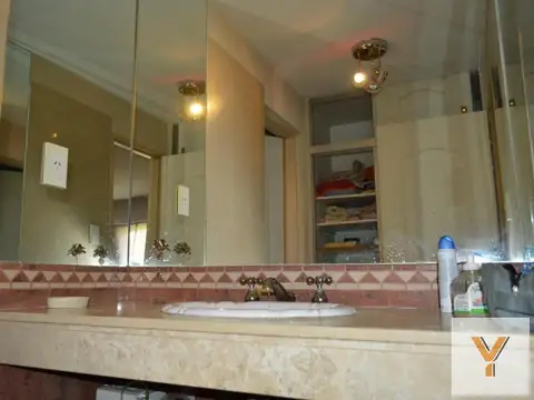 Casa 11 ambientes con 5 baños