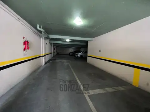 Venta de cochera cubierta en Liniers