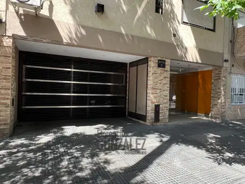 Venta de cochera cubierta en Liniers
