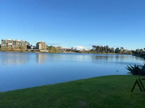 Apartamento en alquiler c/ cochera en Parque Miramar