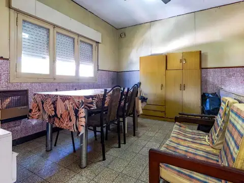 VENTA - Casa en planta alta de 2 dormitorios. Barrio Echesortu, Rosario. APTO CRÉDITO.