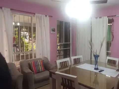 Casa en esquina en Navarro