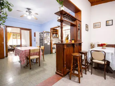 CASA EN VENTA TEMPERLEY - GRAN LOTE 688 M2