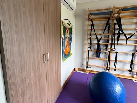 Casa en Alquiler con 3 cocheras