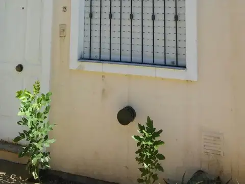 Los Jilgueros 100, Piso 0