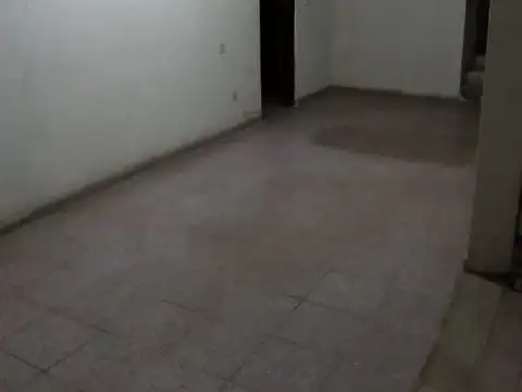 Casa 3 dormitorios sobre avenida. Centro!