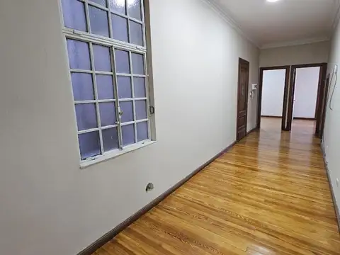 Av Colon 100, Piso 4