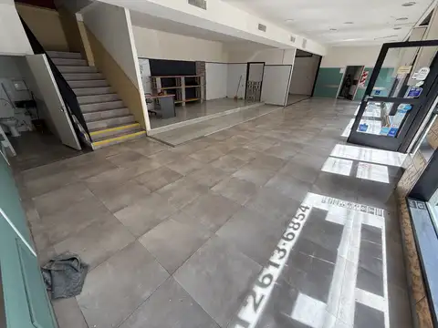 Deposito 560 Metros Mas Terraza para Ampliar 250, a metros de Av. Cordoba, OPORTUNIDAD