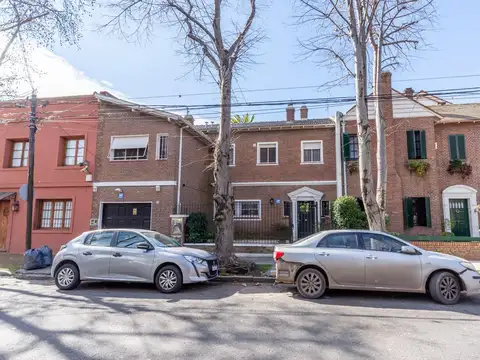 Casa en Venta con 2 cocheras