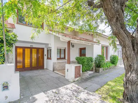 Venta - Casa 7 ambientes - Parque - Chauvin
