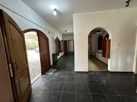 Casa en Venta con 5 cocheras
