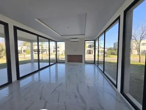 Casa en Alquiler en Haras Santa Maria, USD 2.300