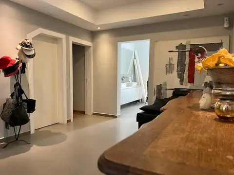 SE VENDE CASA EN COUNTRY 8 AMBIENTES PILETA