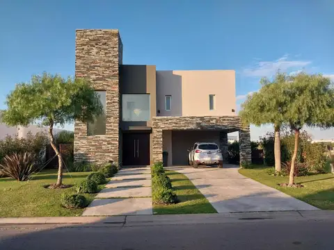 Casa en alq. anual o temporal amoblada, Barrio San Ramiro