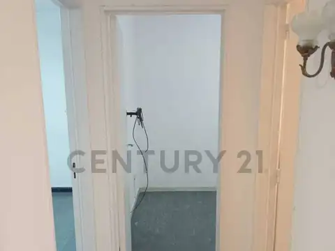 1 de mayo 100, Piso 2