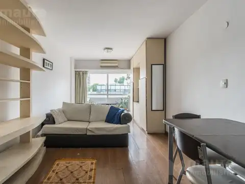 Monambiente con balcón luminoso en venta en Las Cañitas