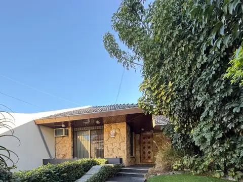 VENTA CASA 6 AMBIENTES CON PATIO Y GARAGE EN OLIVOS