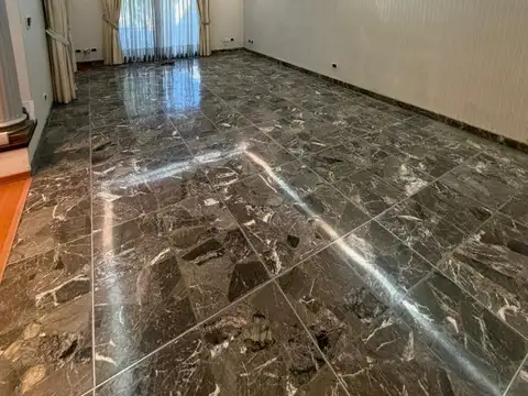 Casa en Venta con 4 cocheras