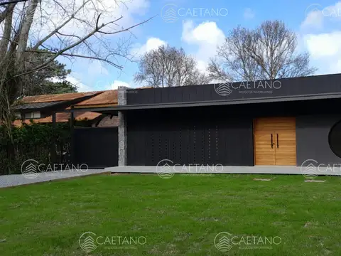 Venta Hermosa Casa 4 Dormitorios - 4 Baños - El Golf Punta Del Este 