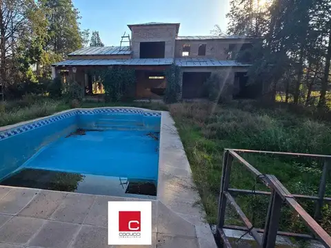 Casa en Venta con 2 cocheras
