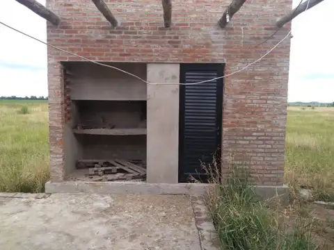 EXCELENTE OPORTUNIDAD- CASA CON TERRENO EN VENTA- La Vanguardia