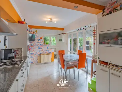 Casa 5 ambientes con 2 baños