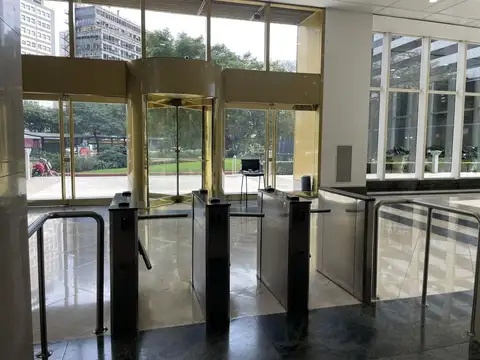 Oficina en Venta con 8 cocheras