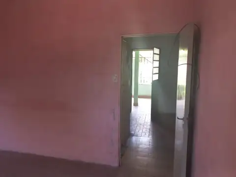 Casa 5 ambientes con 1 baño