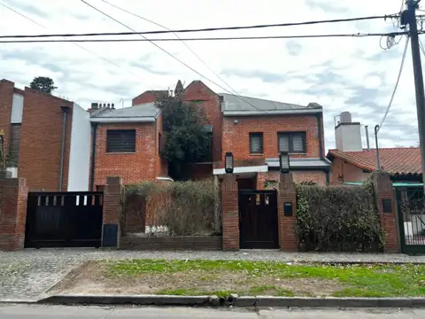 Casa en Venta en Adrogue, USD 400.000