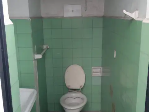 CASA EN VENTA RECICLAR O EDIFICAR ABASTO