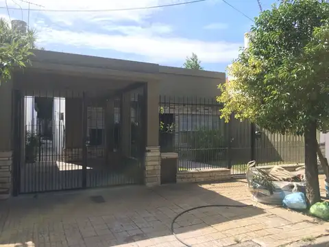 CASA DE 3 AMBIENTES CON PILETA EN MUNRO