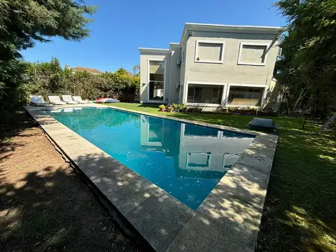 Casa 6 ambientes con 3 baños