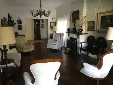 Casa en Venta con 3 cocheras